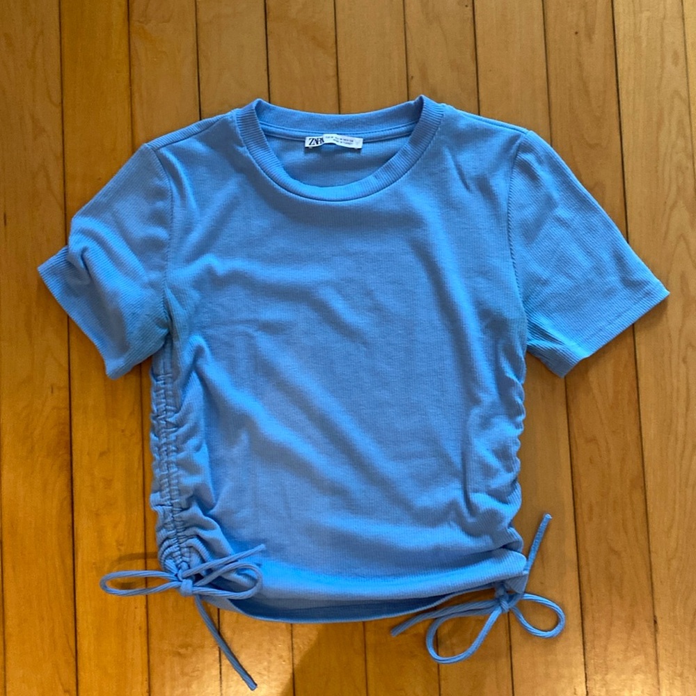 Ribbed blue t-shirt with bows on the side. Size M, from Zara.